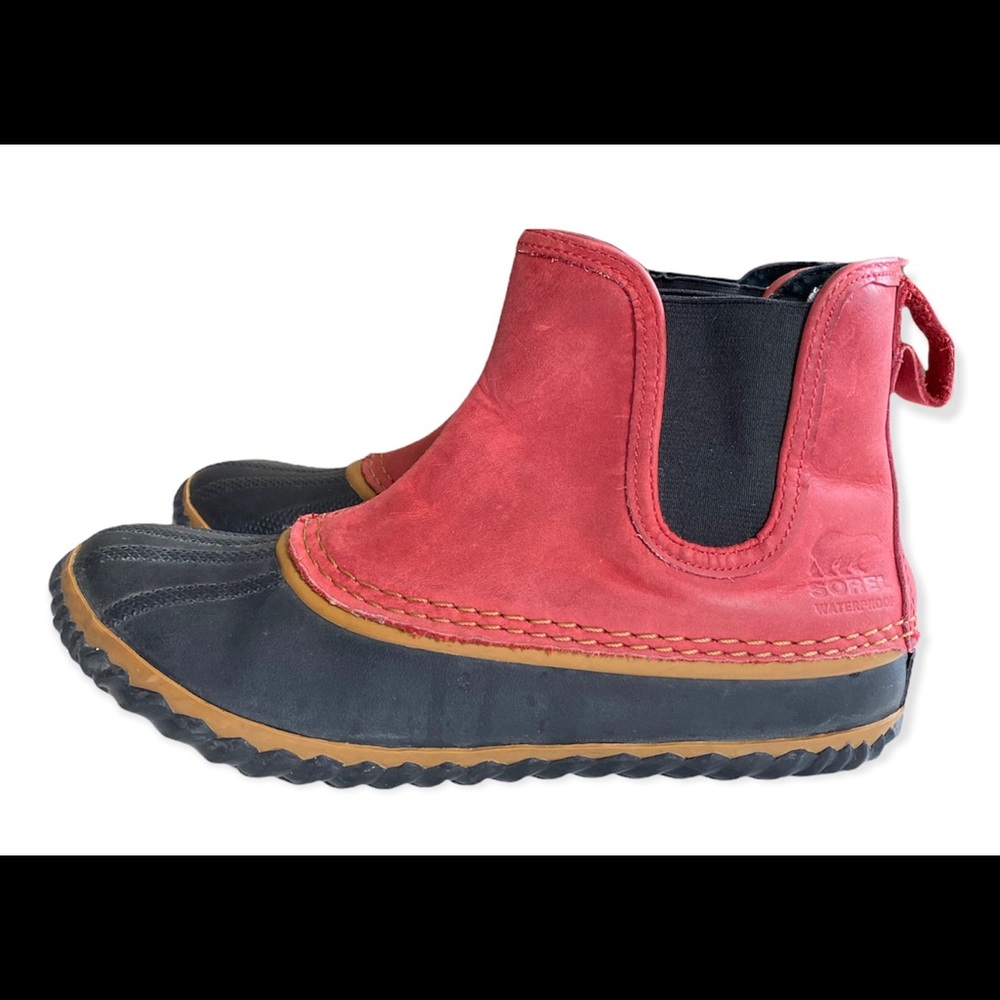 Sorel Out N About Chelsea boots Red. Size 7 1/2